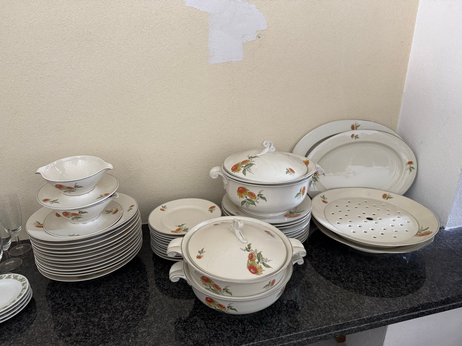 Thun Servies - Compleet servies met bloemmotief, Ophalen, Gebruikt, Overige merken, Klassiek