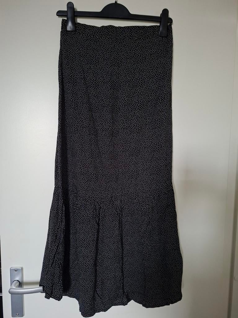 Leuke zwarte stippen rok maat M, Ophalen of Verzenden, Zo goed als nieuw, Zwart, Boven de knie