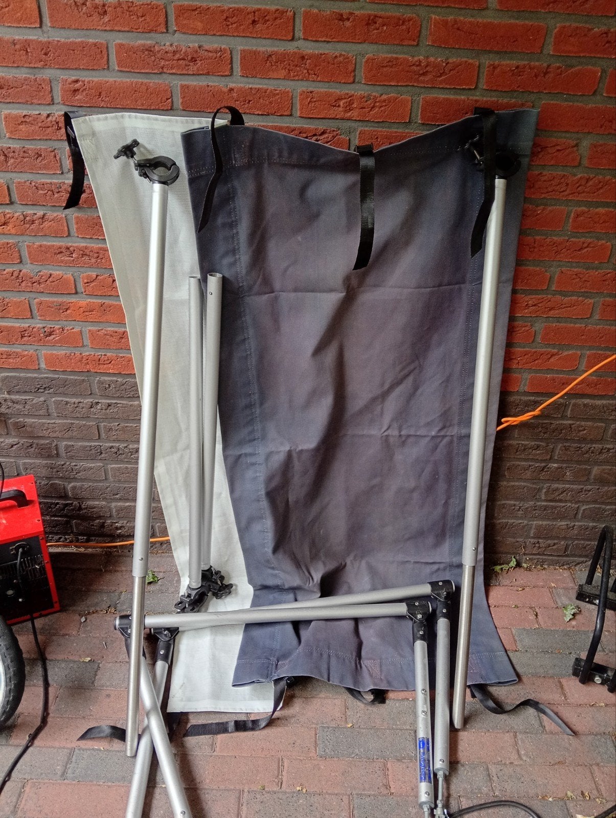 Veldbedje hangend voor camper cabine, Ophalen