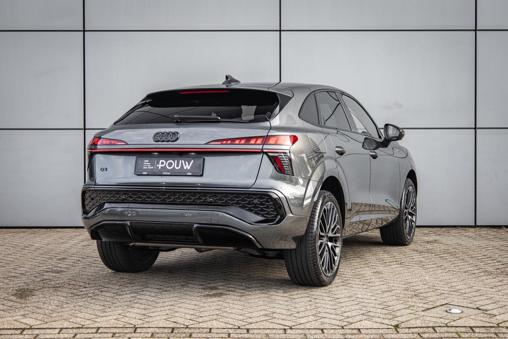 Audi Q3 Sportback 1.5 e-hybrid 272pk S Edition | Tech Pack P, Auto's, 12 maanden, 1800 kg, 1498 cc, 4 cilinders