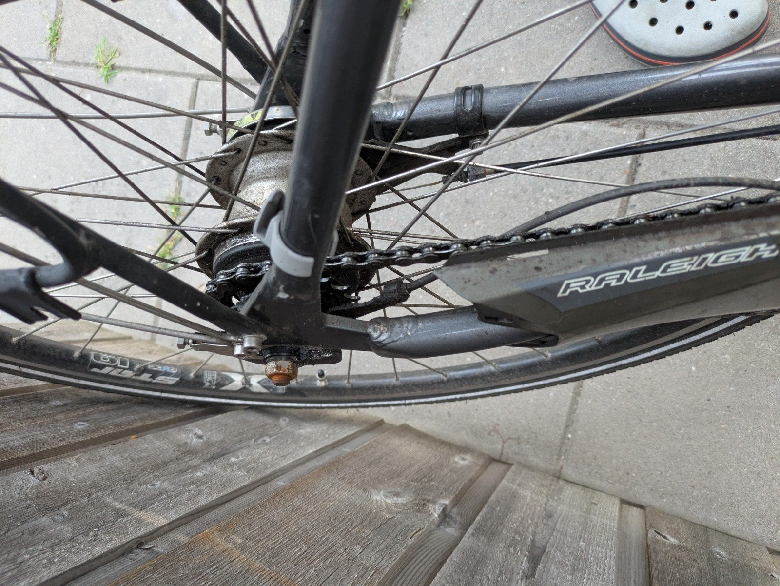 Raleigh stationsfiets - aluminium frame - rijdt prima, Gebruikt, Versnellingen, 57 tot 61 cm, Trommelrem