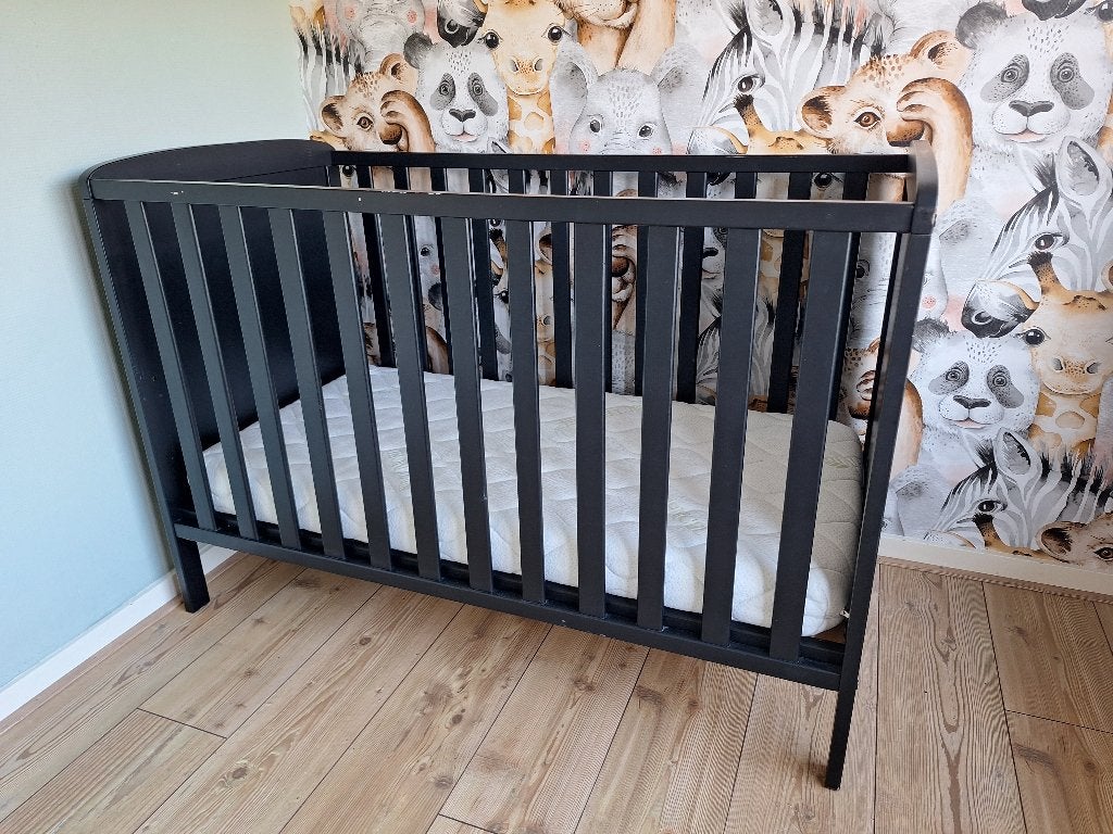 Ledikantje met aerosleep matras, Ophalen, Zo goed als nieuw, Ledikant