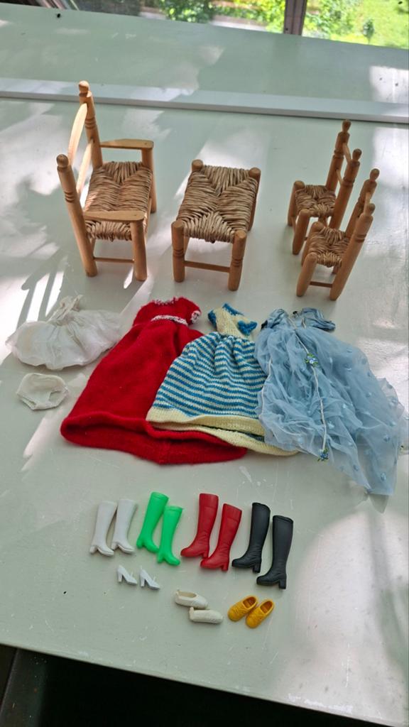 Vintage barbiekleding, schoenen en tuinset, Kinderen en Baby's, Ophalen, Gebruikt, Meisje