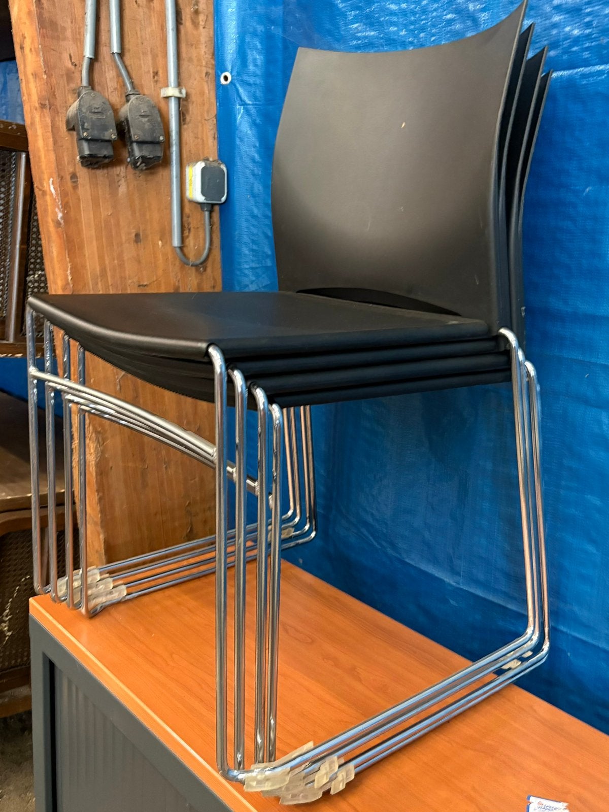 Designstoelen zwart en stapelbaar, Ophalen, Gebruikt, Zwart, Vier