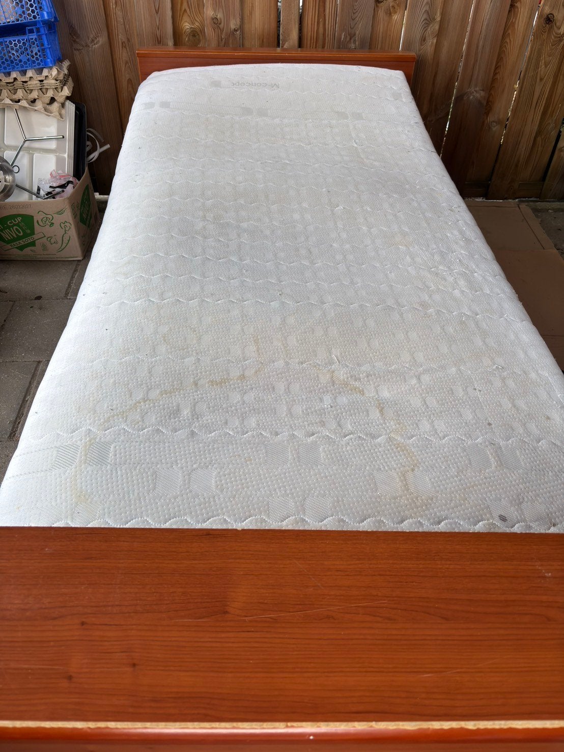 Eenpersoonsbed 90x200 met elektrische lattenbodem, Huis en Inrichting, Slaapkamer | Bedden, Ophalen, 90 cm, Bruin, 200 cm
