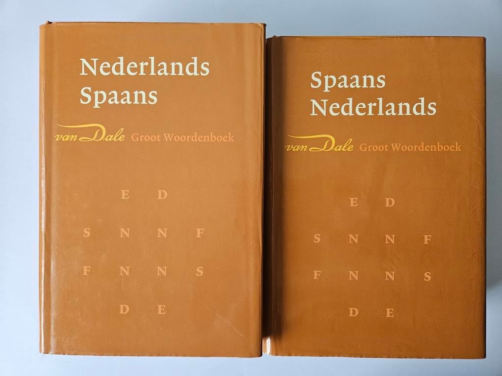 2 Woordenboeken: Nederlands - Spaans + Spaans - Nederlands, Boeken, Ophalen of Verzenden, Gelezen, Van Dale, Nederlands