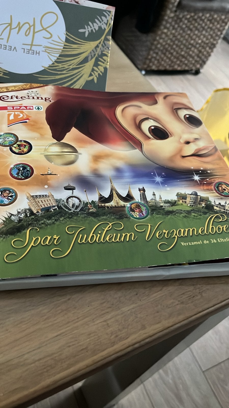 Efteling Spar Jubileum Verzamelboek met 36 munten, Verzamelen, Ophalen of Verzenden, Gebruikt, Button of Speldje