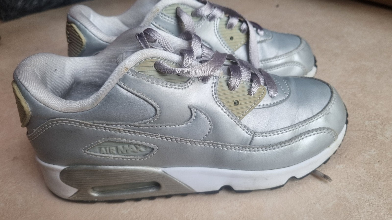 Nike Air Max 90 sneakers - Maat 35, Kinderen en Baby's, Kinderkleding | Schoenen en Sokken, Gebruikt, Verzenden, Nike, Jongen of Meisje