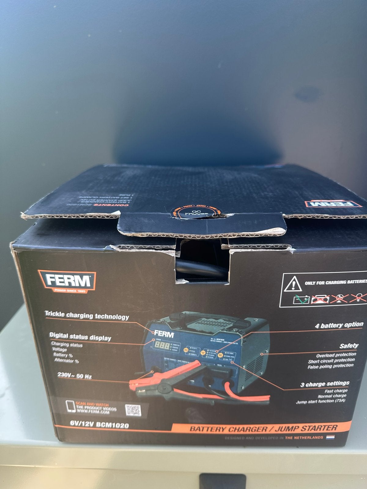 FERM Acculader + Jumpstarter 6V/12V BCM1020, Ophalen, Zo goed als nieuw