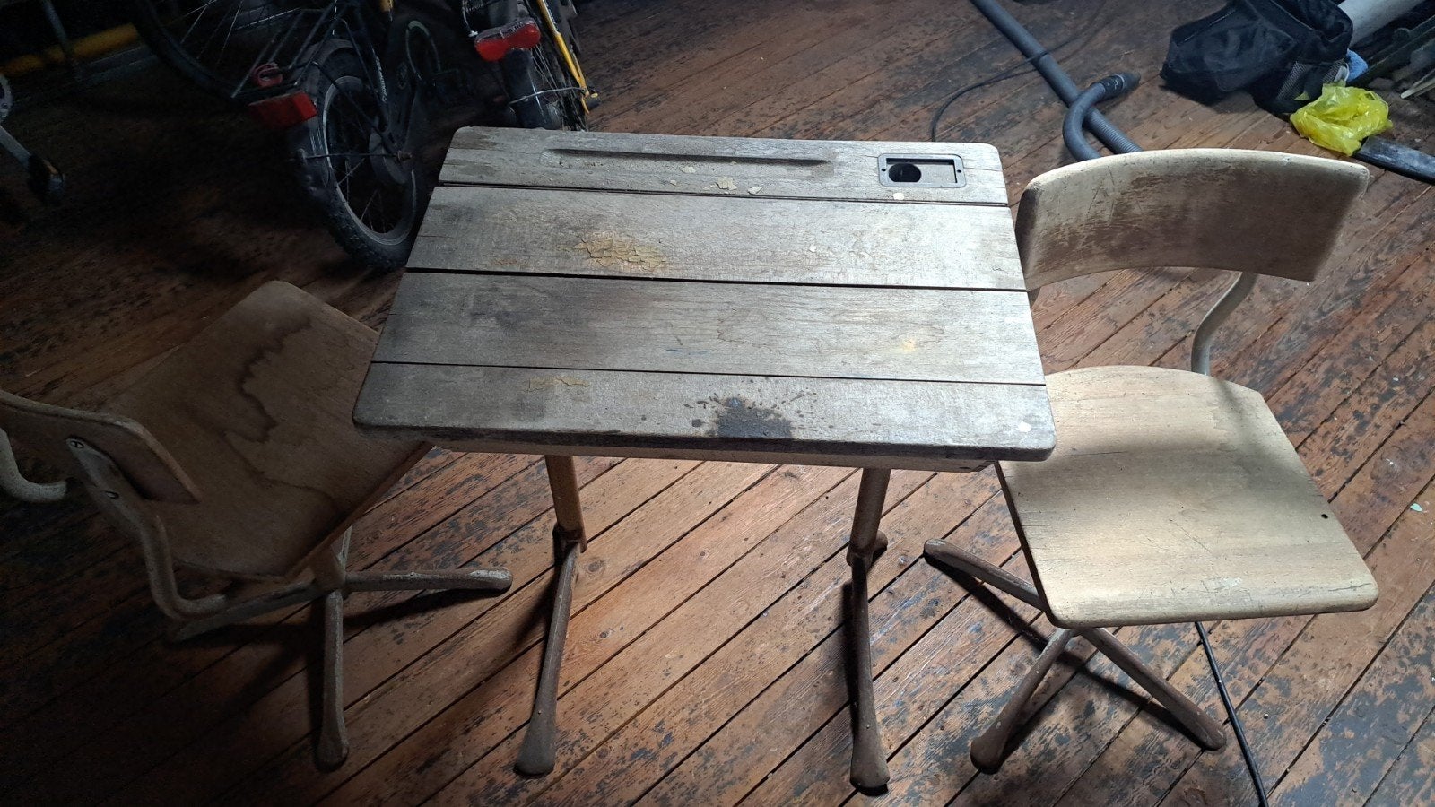 Vintage houten schoolbank met stoelen, Ophalen