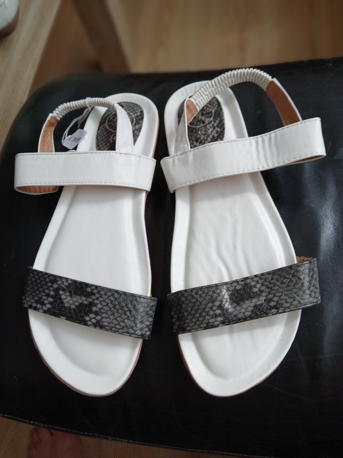Nieuw Kelly-Jo Slippers Maat 43 - Wit met Slangenprint, Kleding | Dames, Schoenen, Slippers, Wit, Nieuw, Ophalen of Verzenden