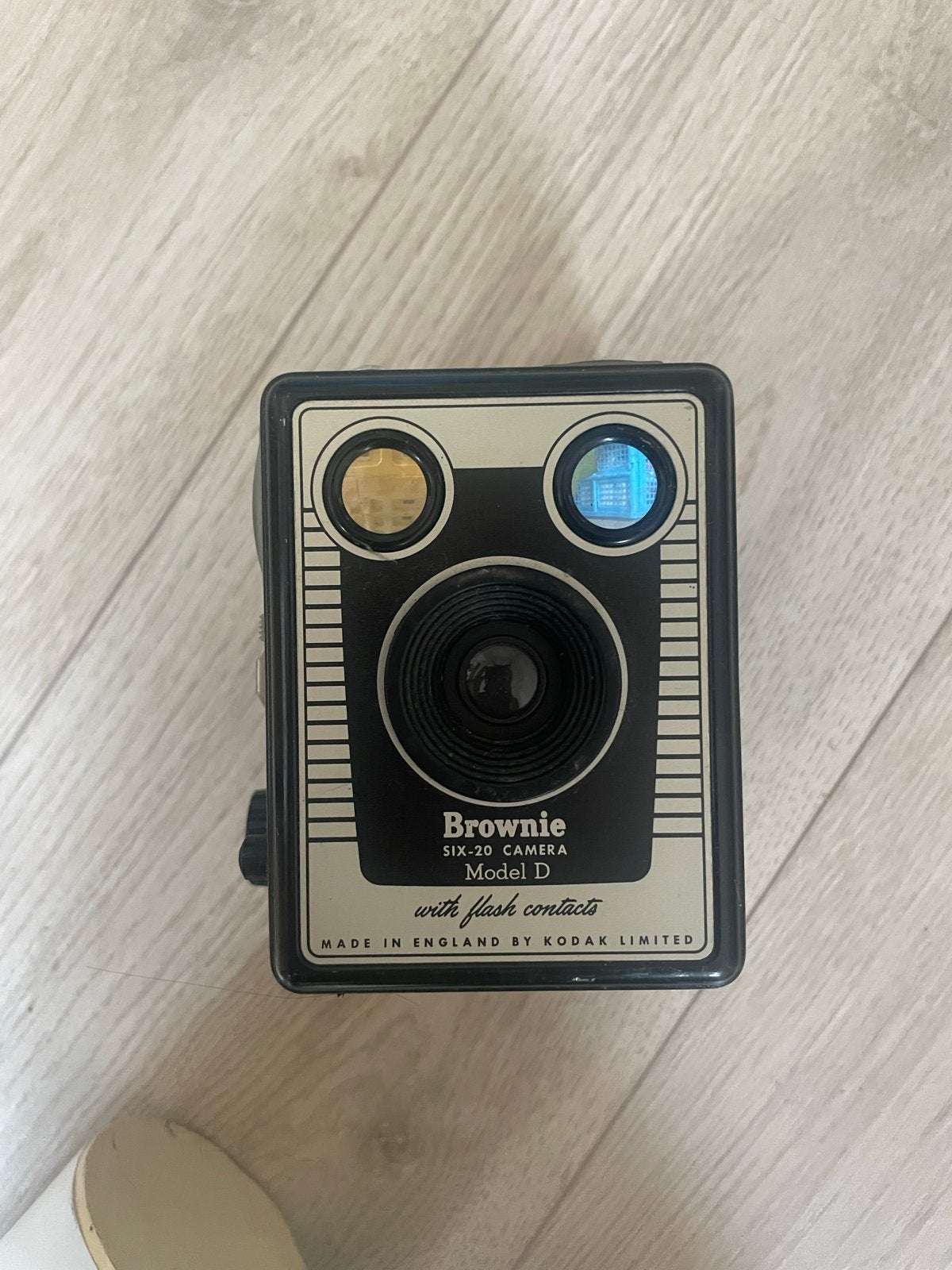 Vintage camera KODAK Brownie Six-20 Model D, Audio, Tv en Foto, Ophalen, Gebruikt, Compact, Kodak