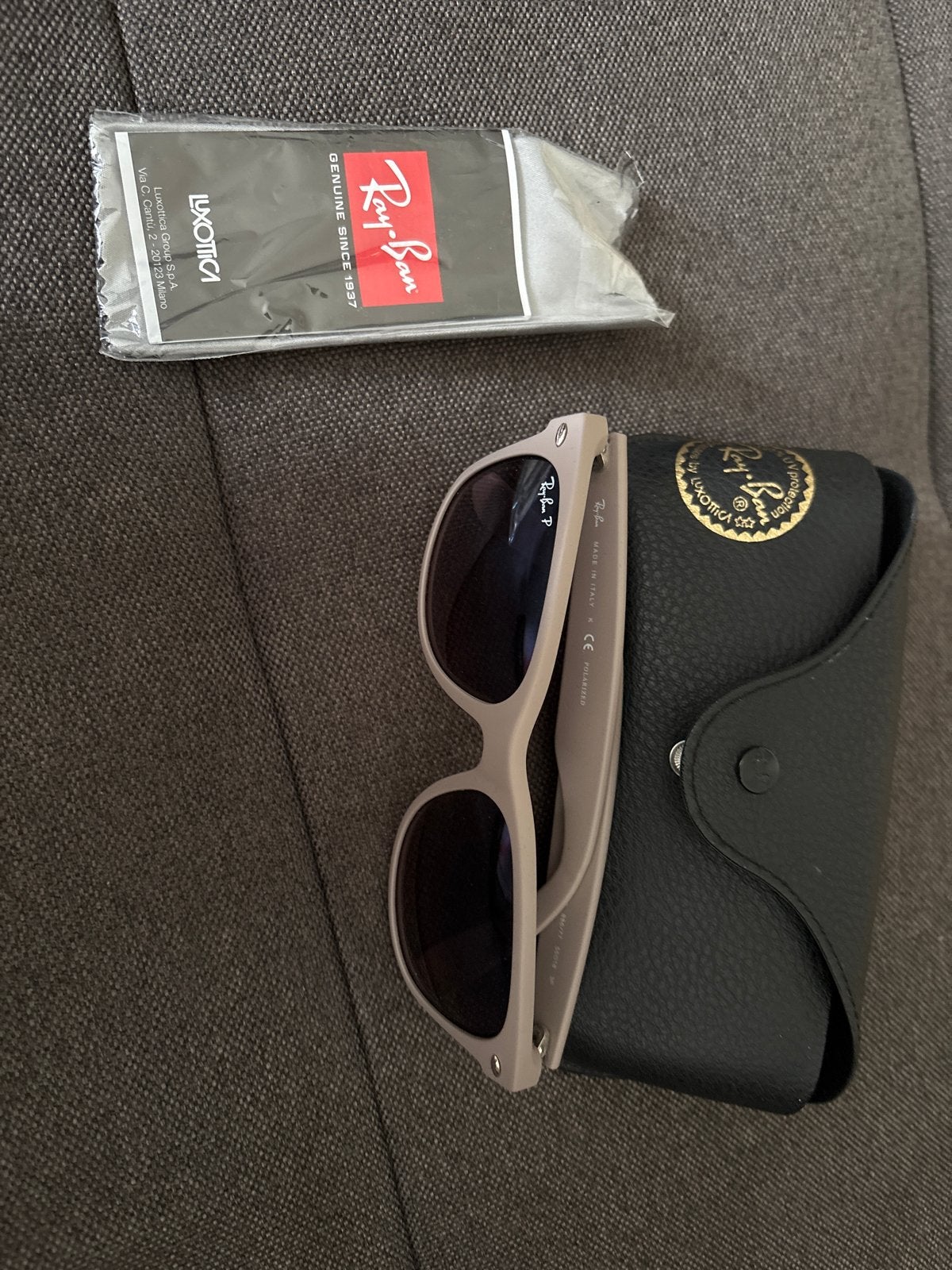 Ray-Ban New Wayfarer Zonnebril - Zo goed als nieuw, Zonnebril, Overige kleuren, Ophalen of Verzenden, Zo goed als nieuw