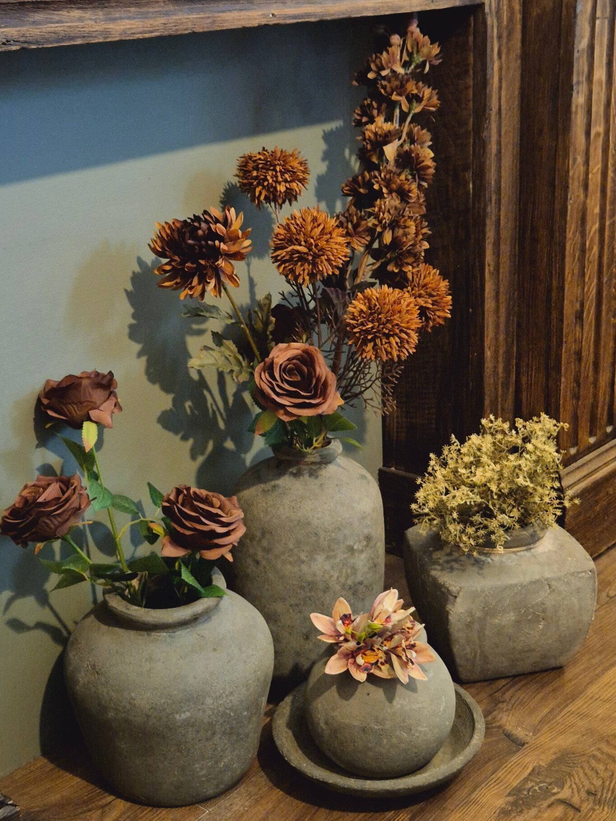 betonlook vazen ptmd / potten incl bruine zijde bloemen, Ophalen, 30 cm, Nieuw, Geschikt voor droogbloemen