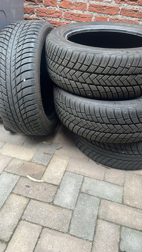 Bridgestone set van 4 winterbanden DOT 4224 215/55 R17 98VXL, Auto-onderdelen, Banden en Velgen, Ophalen, 17 inch, Winterbanden