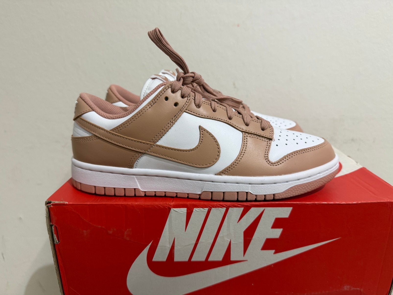 Te koop nieuwe Nike Dunk Low maat 40, Kleding | Dames, Schoenen, Postlaan 3, Nieuw, Ophalen of Verzenden, Sneakers of Gympen