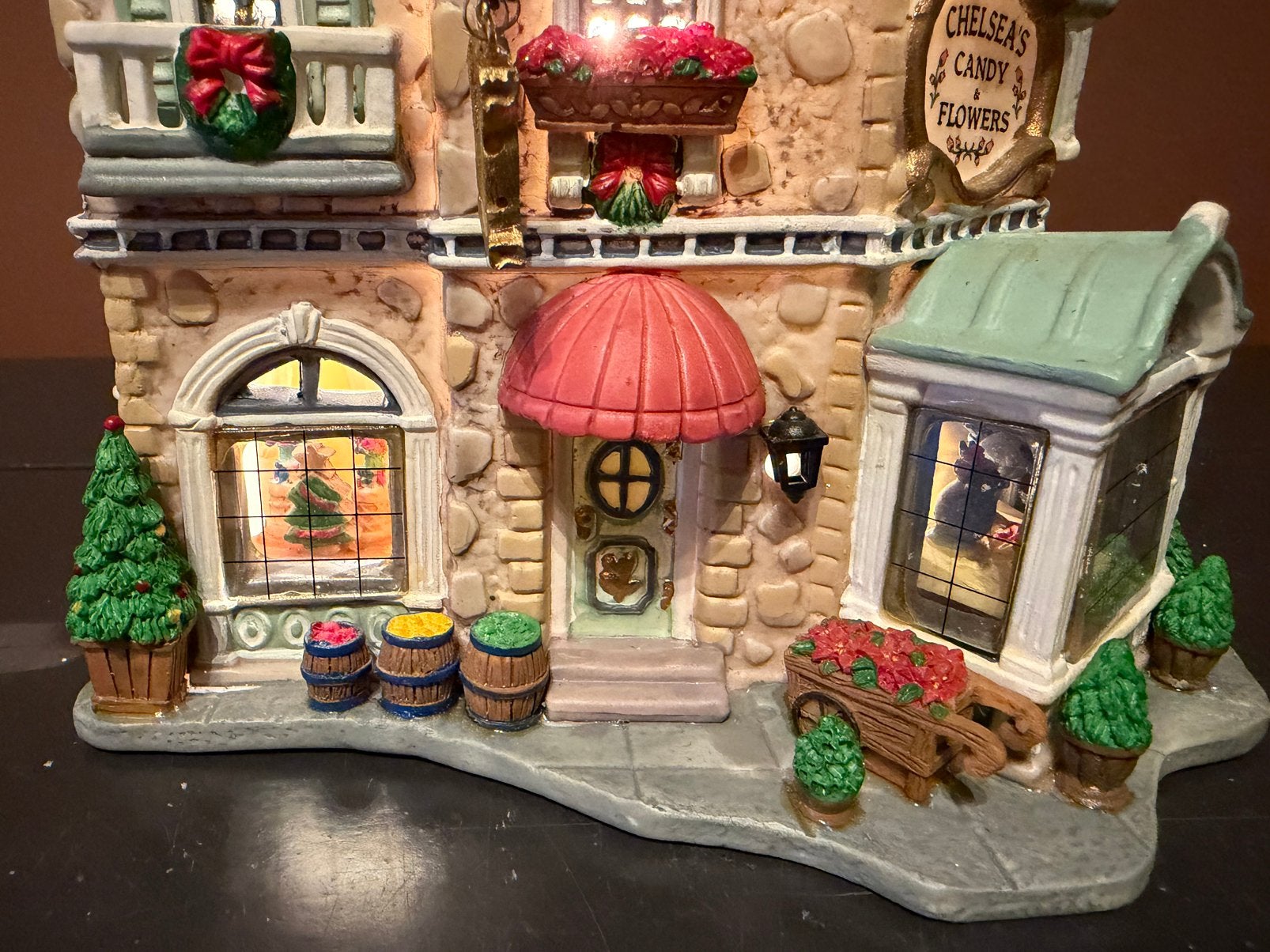 Lemax Chelsea’s Candy and flower shop. KERSTDORP, Ophalen of Verzenden, Zo goed als nieuw