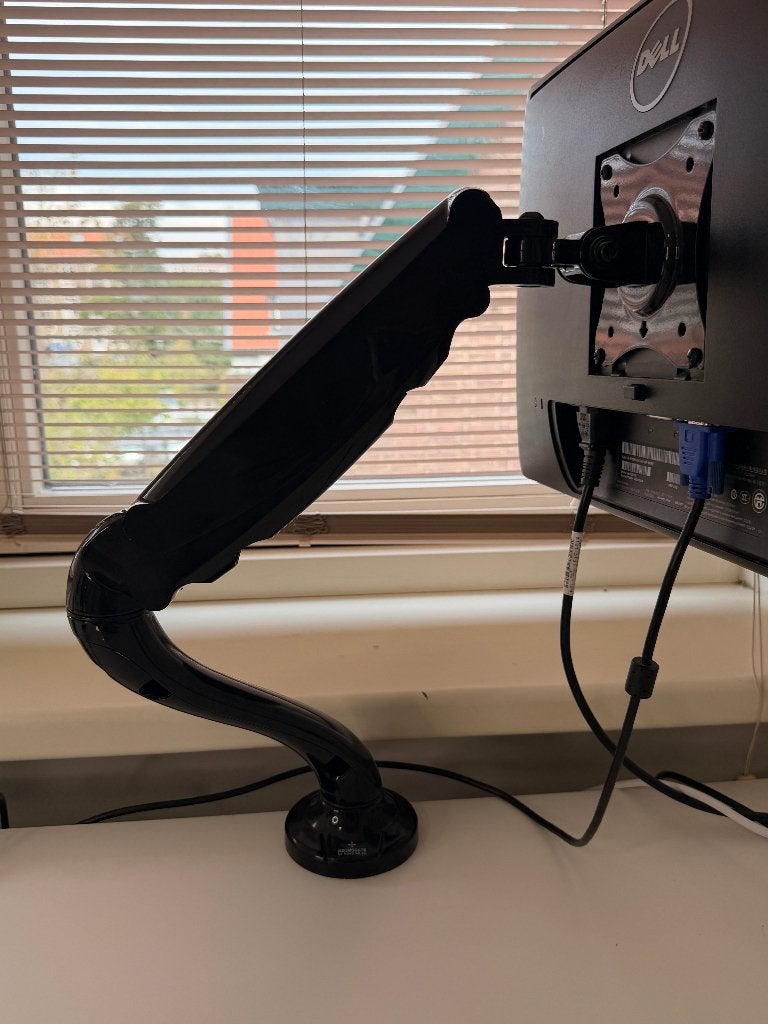 Foto 6 van Complete Dell thuiswerkplek [monitor, dock, arm en muis]