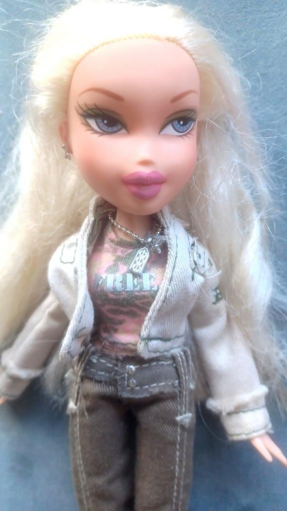 MGA BRATZ pop doll Adventure Girlz Cloe 2001, Verzamelen, Poppen, Ophalen of Verzenden, Pop