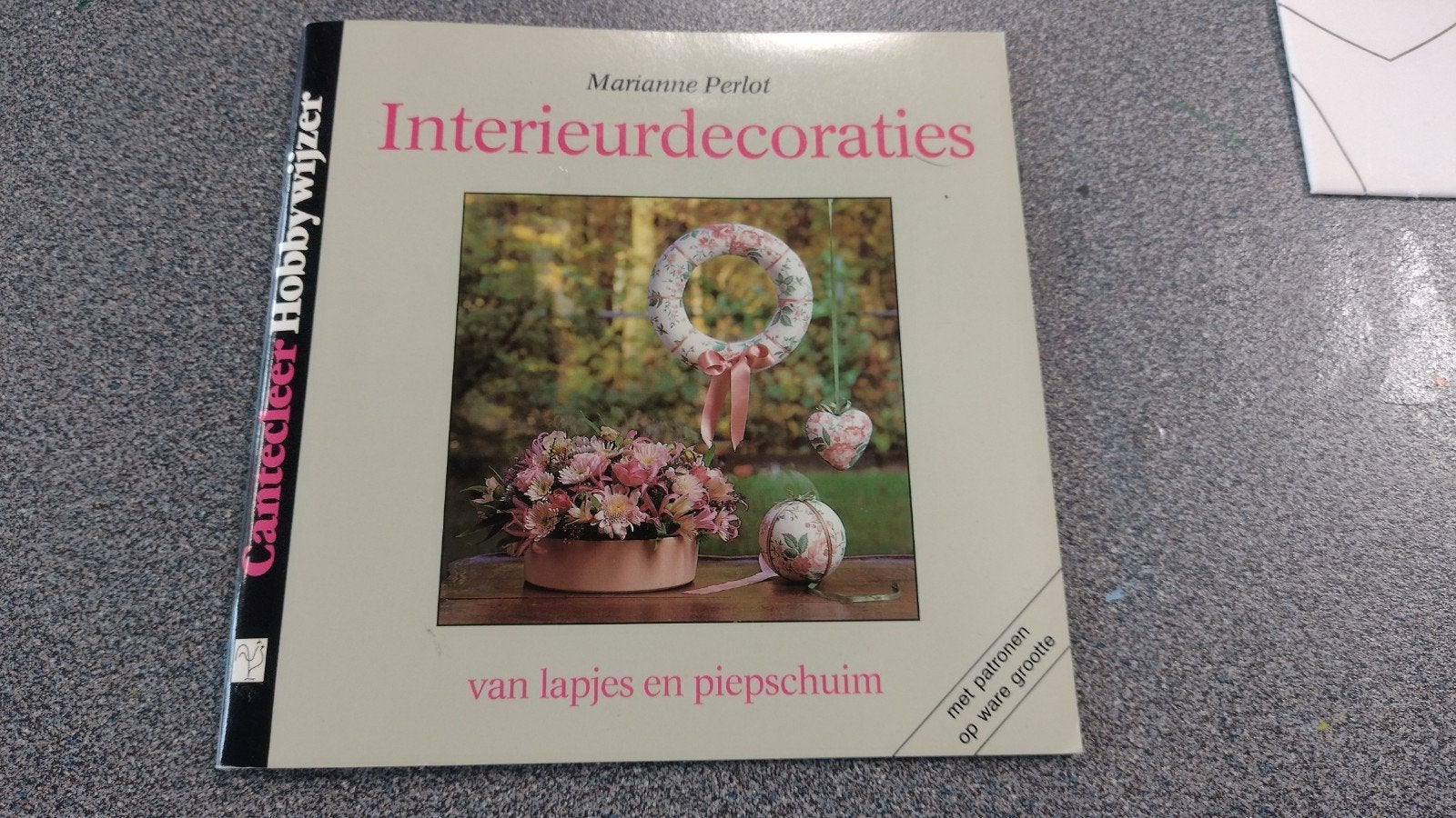 Interieurdecoraties van lapjes en piepschuim Marianne perlot, Boeken, Zo goed als nieuw, Overige onderwerpen, Marianne Perlot