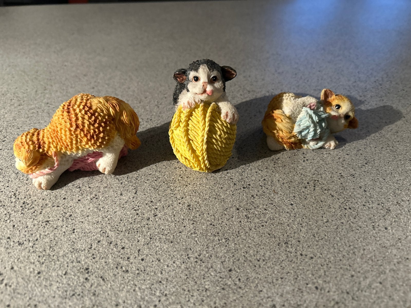 Leuke kattenbeeldjes - 3 stuks, 7x4 cm, Ophalen of Verzenden, Zo goed als nieuw, Hond of Kat, Beeldje of Figuurtje