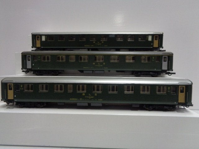 SACHSENMODELLE rijtuigenset 14017 van de BLS. (H0)., Hobby en Vrije tijd, Modeltreinen | H0, Gebruikt, Gelijkstroom, Trix, Wagon