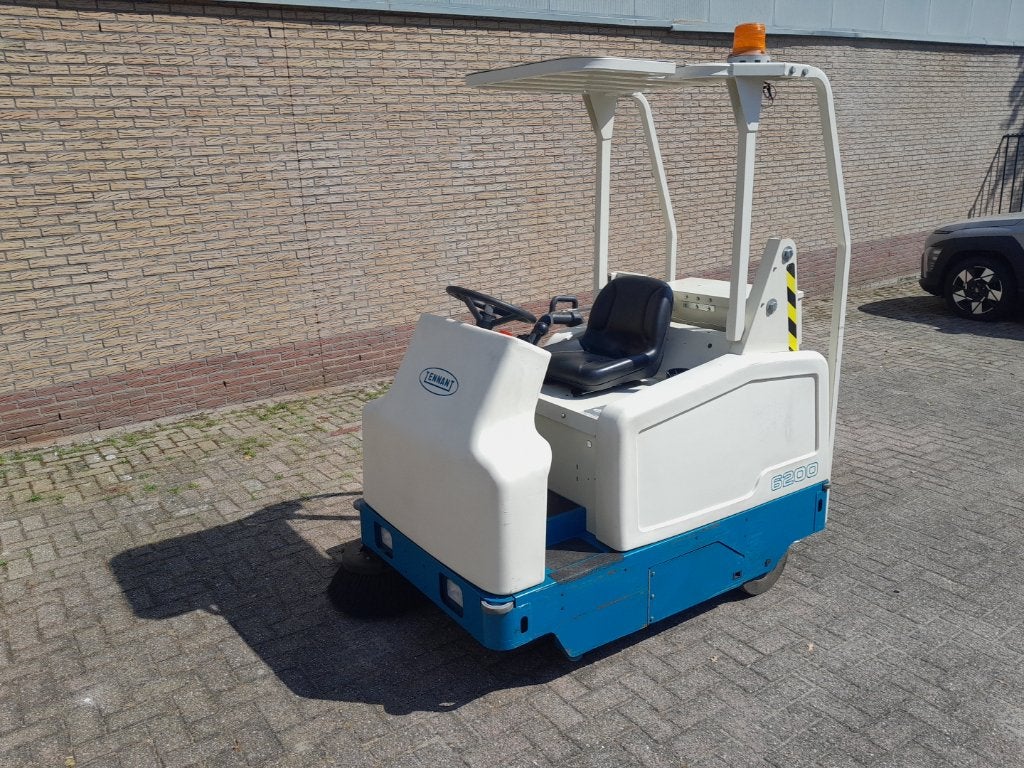 Tennant 6200 veegmachine - nieuwe accu's, Ophalen