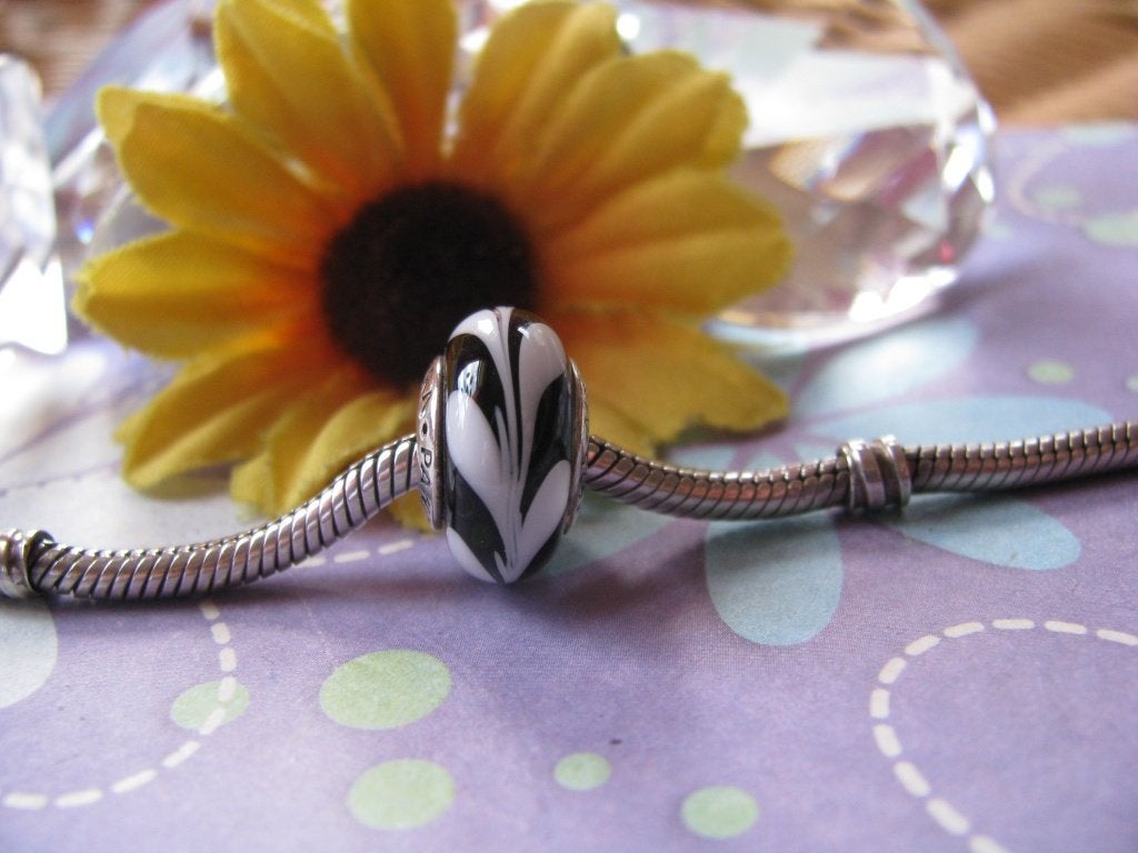 Pandora bedel 790676 = MURANO zwart - wit kleuren, Sieraden, Tassen en Uiterlijk, Bedels, Glas of Kristal, Pandora, Ophalen of Verzenden