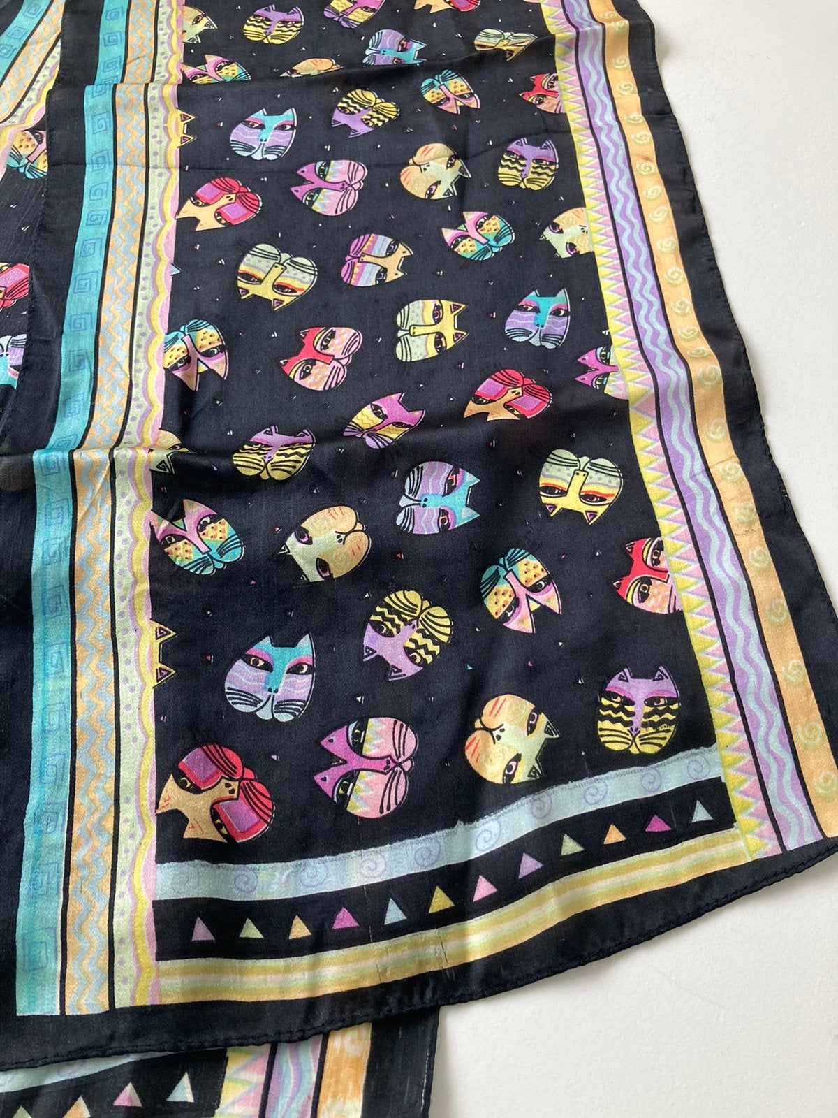 Zijde Sjaaltje foulard met kleurrijk dessin, Ophalen of Verzenden, Gedragen, Maat 38/40 (M), Sjaal