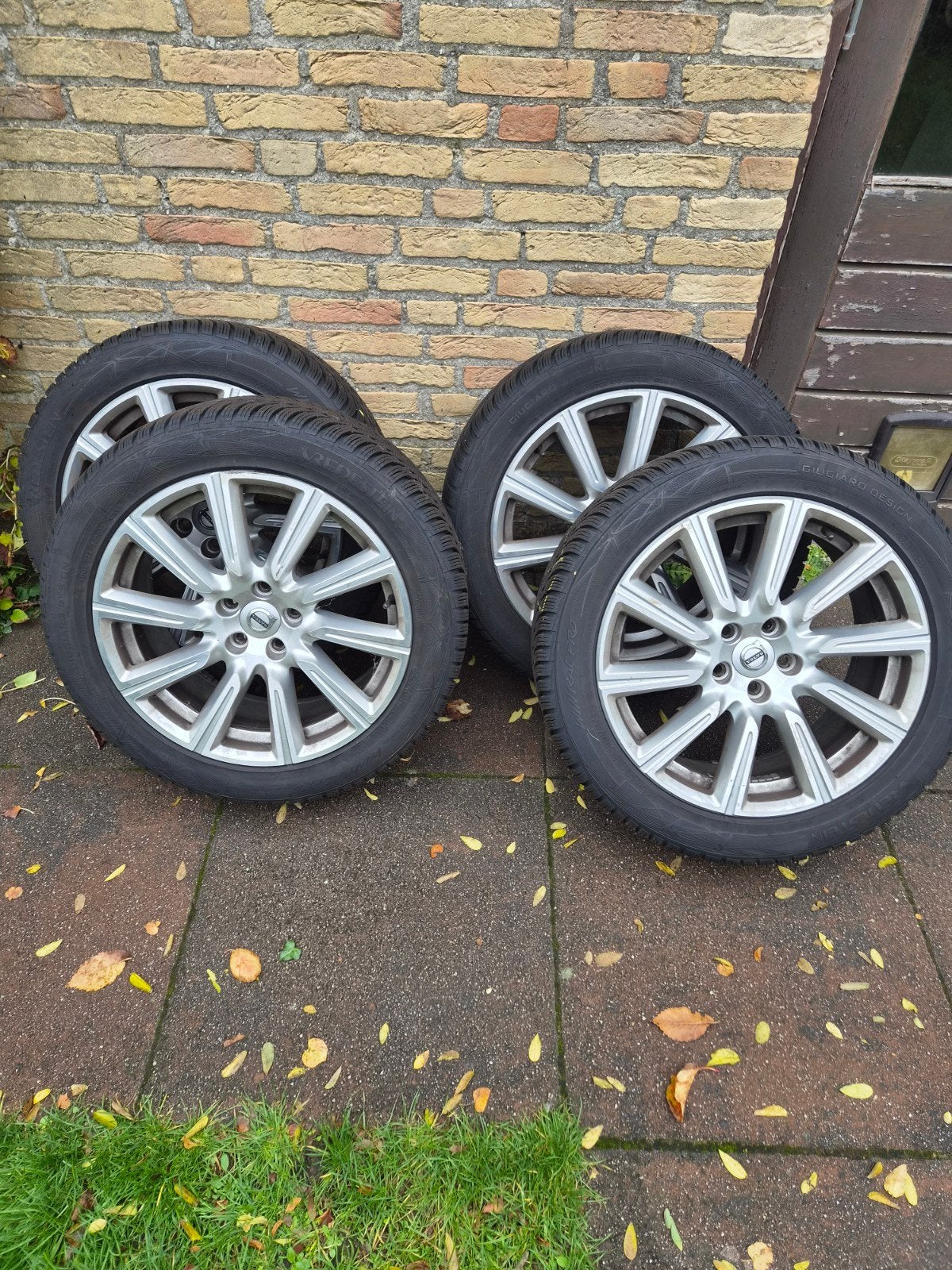 Winterbanden set Volvo V90 245/45 R18, 18 inch, 245 mm, Banden en Velgen, Winterbanden