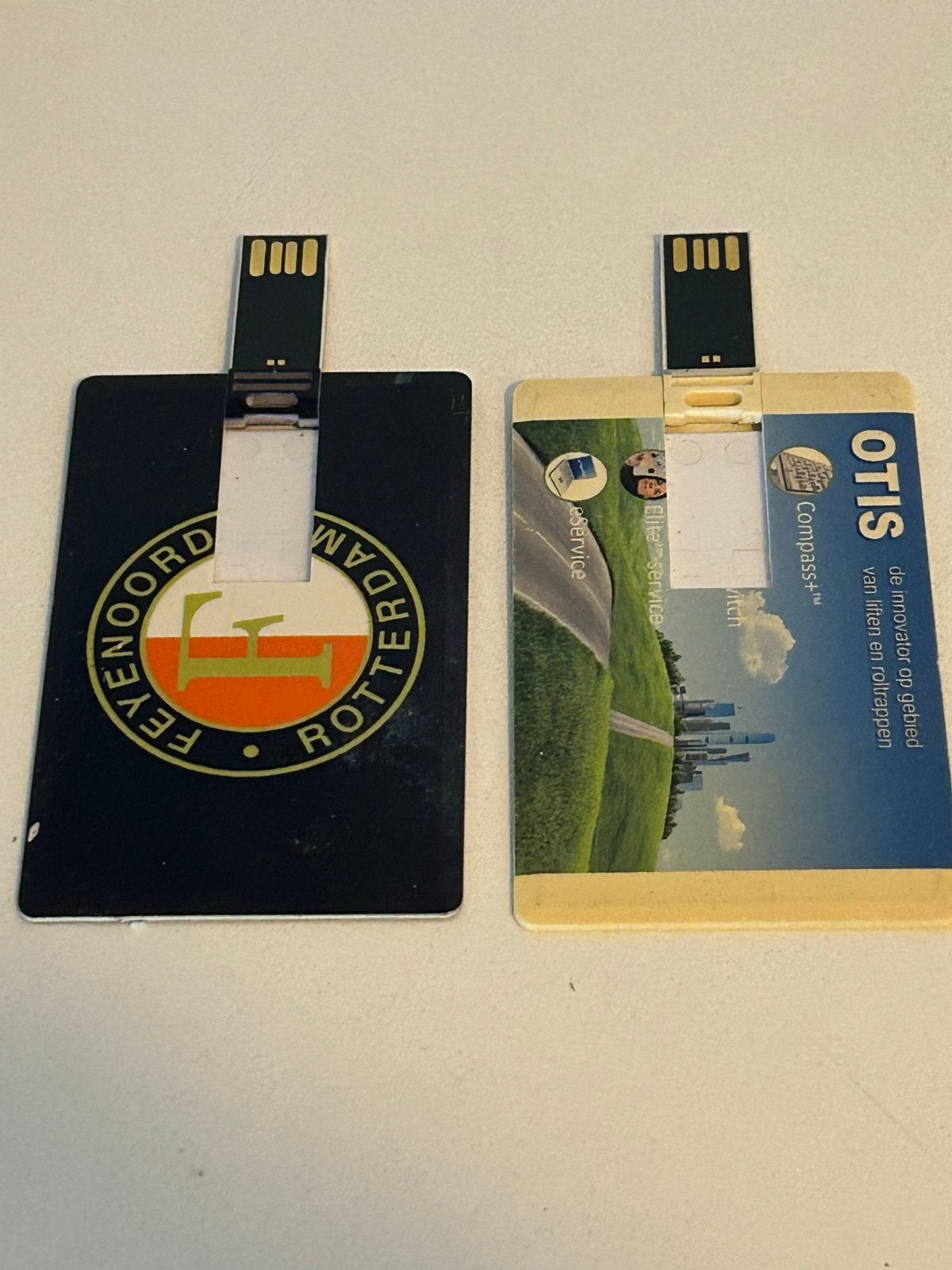 Feyenoord USB-stick en Otis reclamekaart, Ophalen of Verzenden, Gebruikt, 1 GB of minder