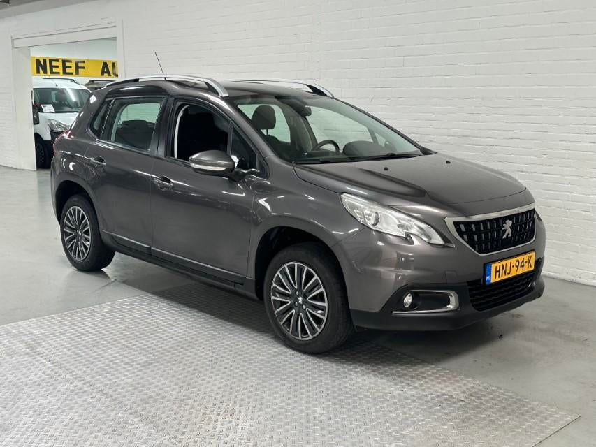 Peugeot 2008 1.2 PureTech Active AIRCO / CRUISE /NAVI, Voorwielaandrijving, Stof, Gebruikt, Euro 6