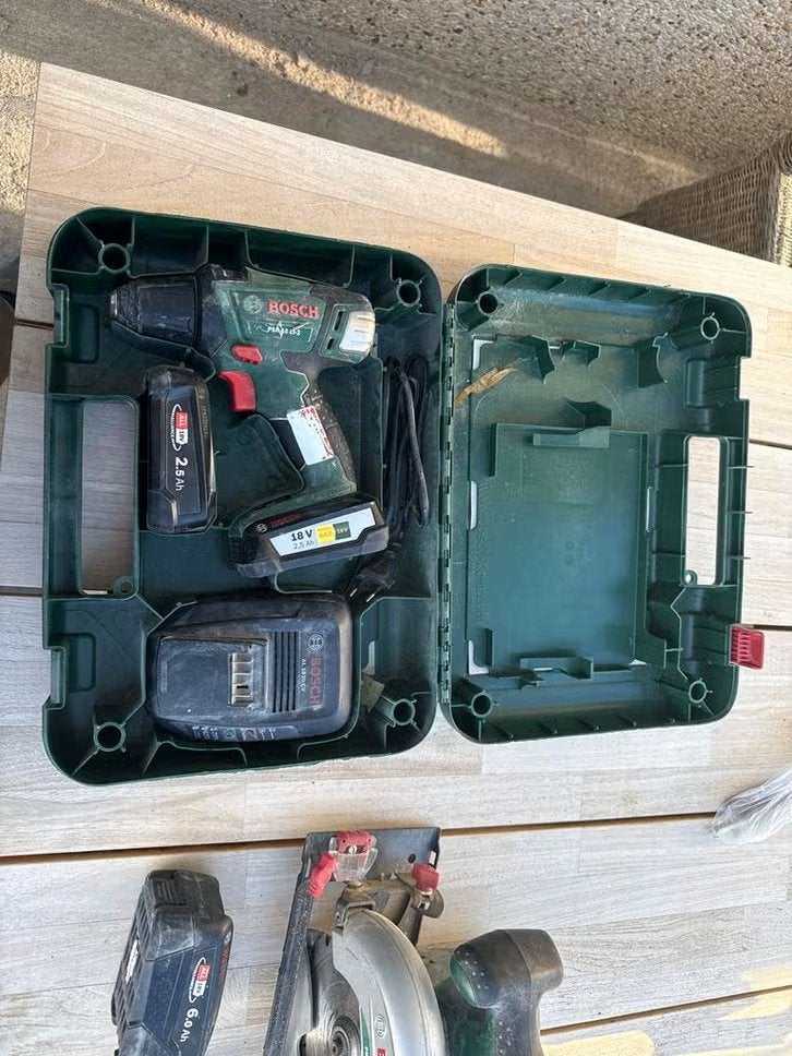 Bosch PSR 18-LI2 met 2 accu's, lader en koffer, Ophalen of Verzenden, Gebruikt, Boor- en Schroefmachine