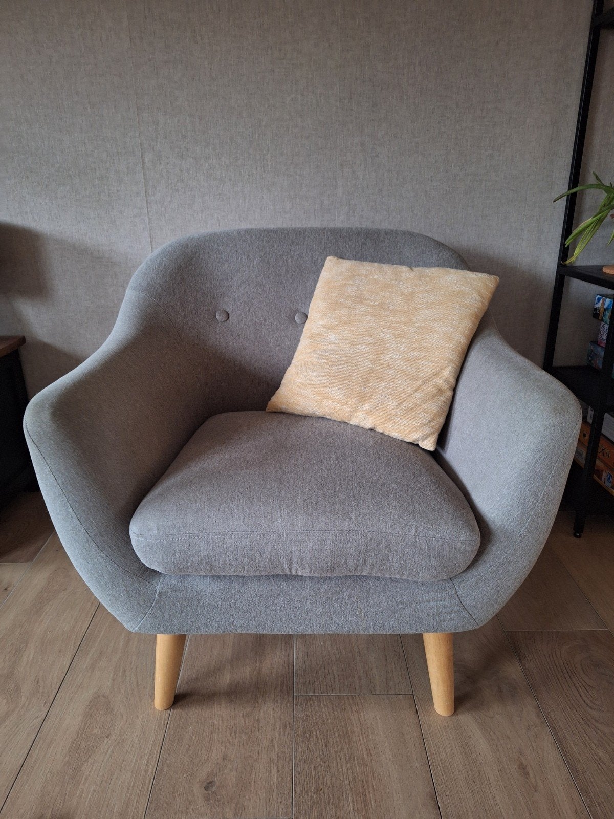 Lekkere grijze Fauteuil, Ophalen, Hout, Modern, Scandinavisch, 75 tot 100 cm