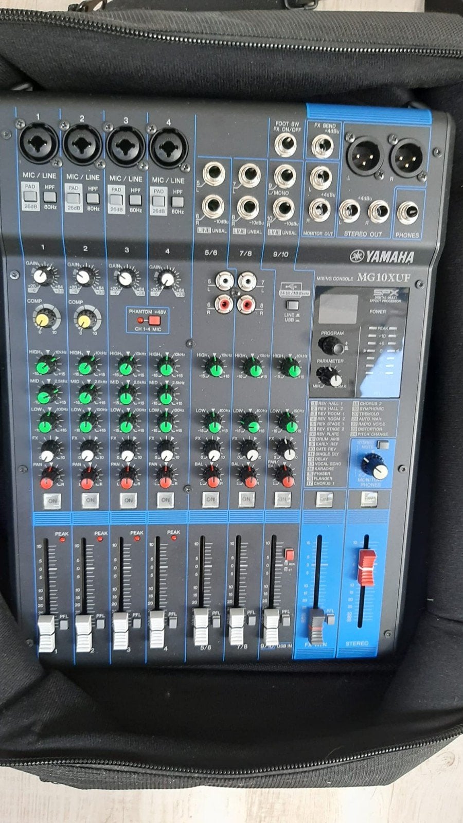 Yamaha MG10XUF Mengpaneel met Gator Cases Draagtas, Ophalen, Zo goed als nieuw, 5 tot 10 kanalen, Microfooningang