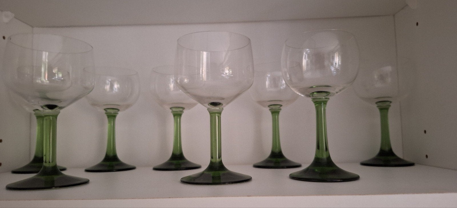 Set van 8 wijnglazen met groene voet, Ophalen