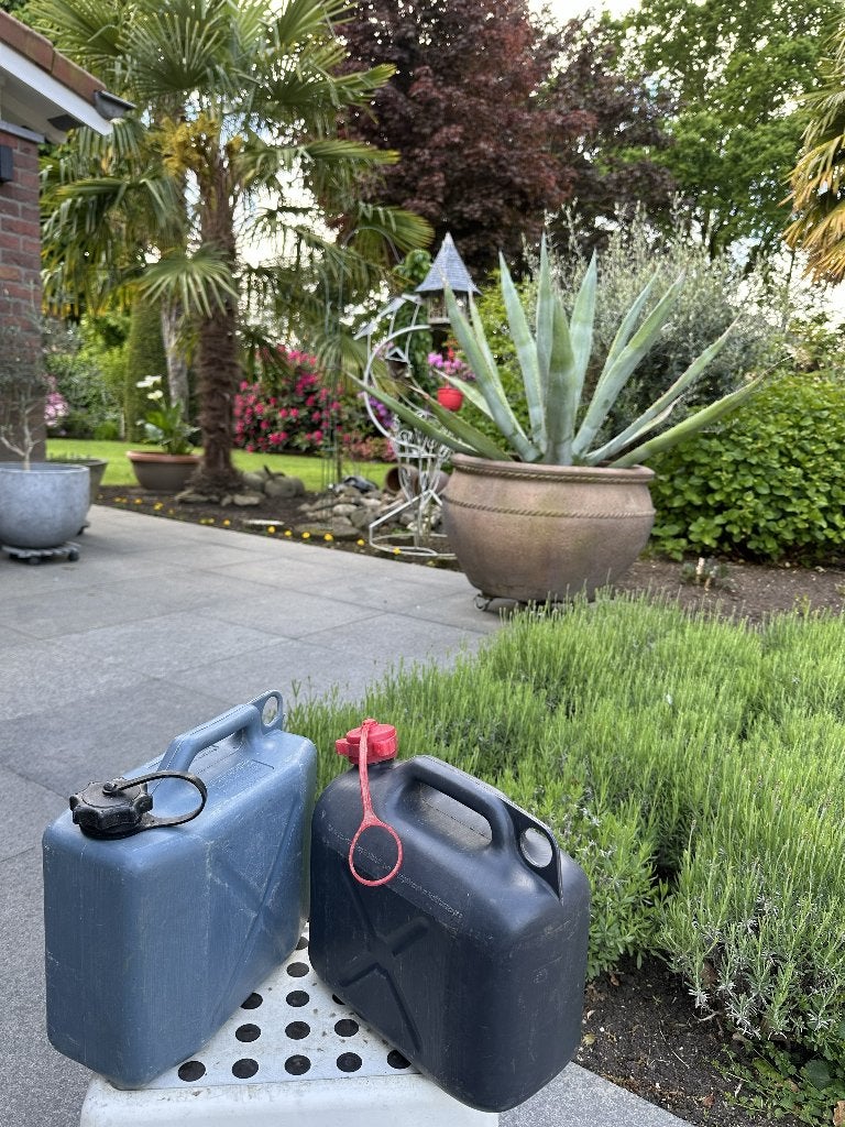 Te koop 2 x5 liter jerrycans, Ophalen of Verzenden