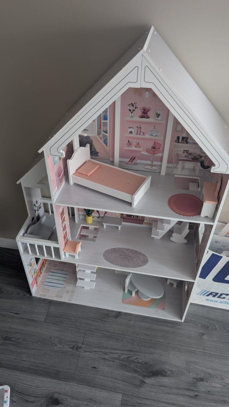 Groot houten poppenhuis met meubels, Ophalen, Zo goed als nieuw, Overige typen