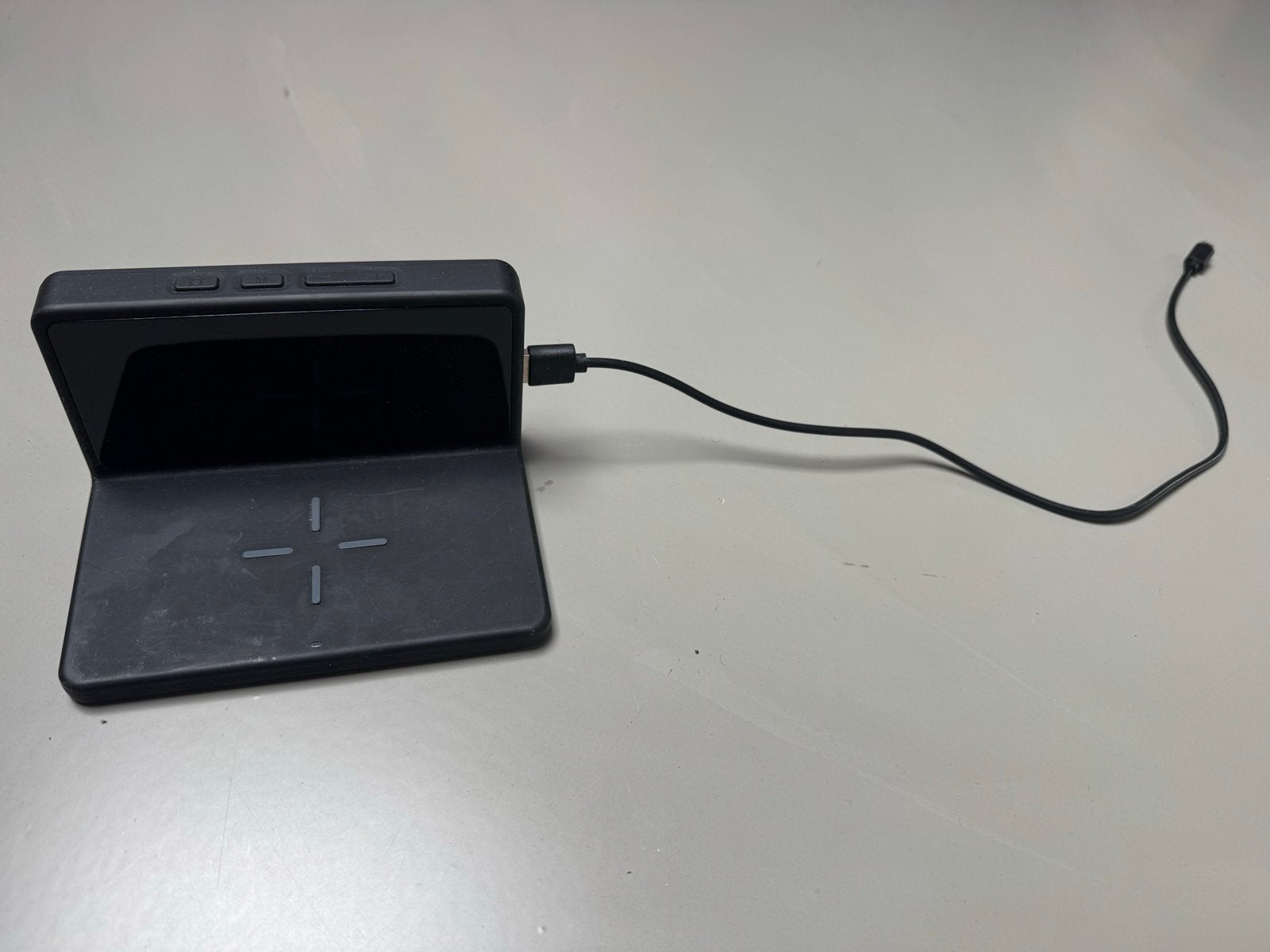 Wekker met Draadloze Oplader en Telefoon Oplaadstation, Ophalen of Verzenden, Gebruikt