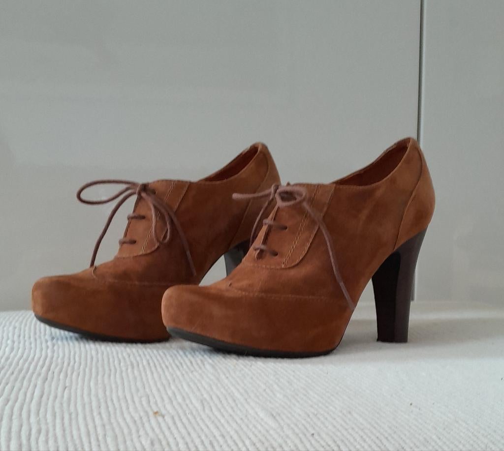 Cognackleurige suède veterschoenen met hak, Kleding | Dames, Schoenen, Zo goed als nieuw, Schoenen met hoge hakken, Bruin, Ophalen of Verzenden