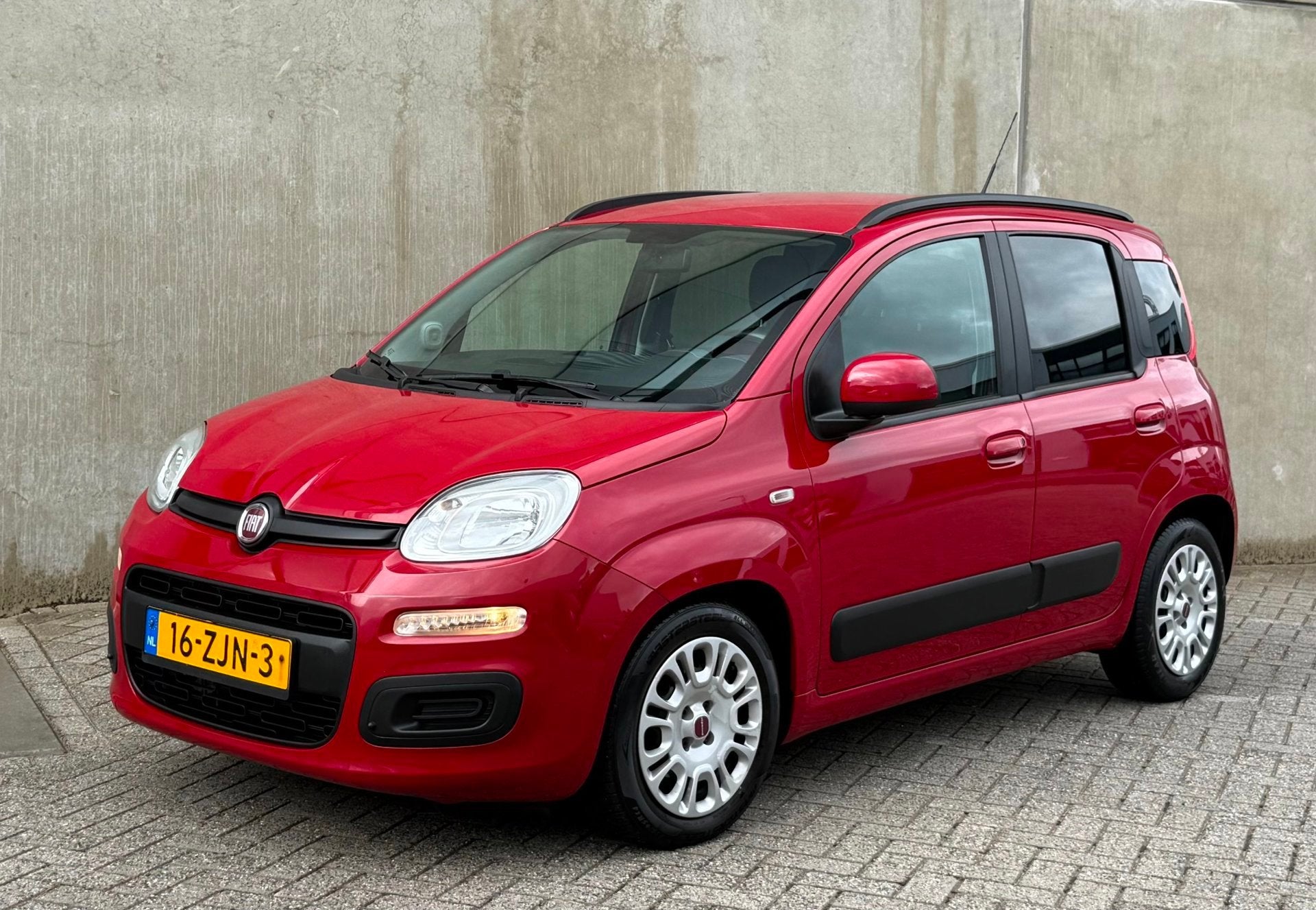Fiat Panda 0.9 TwinAir Lounge 2012 Rood AUTOMAAT|NAP|NW APK, Auto's, Fiat, Euro 5, Zwart, Panda, Origineel Nederlands