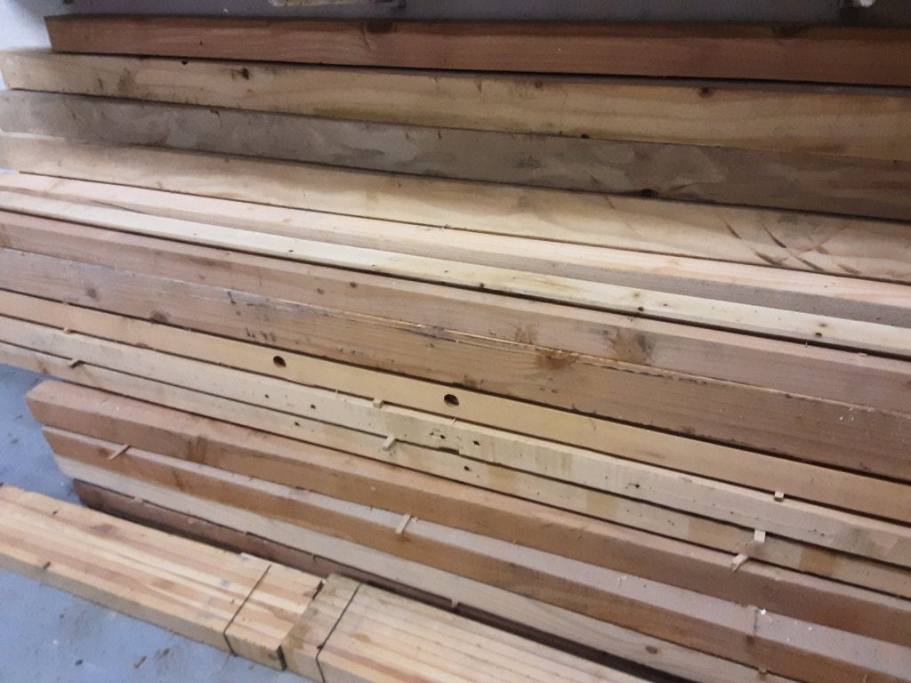 Een diverse partij houten balken en planken, Doe-het-zelf en Verbouw, Ophalen, Zo goed als nieuw, 50 mm of meer, Balk