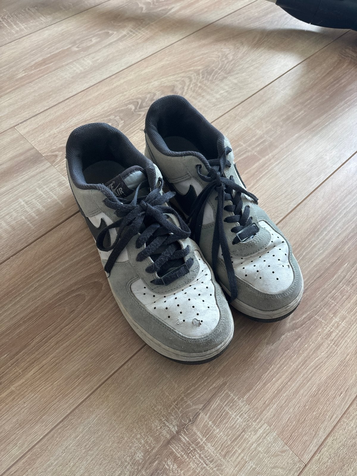 Gedragen Nike Air Force 1 Sneakers - Maat 43, Kleding | Heren, Ophalen of Verzenden, Gedragen, Overige kleuren, Sneakers of Gympen