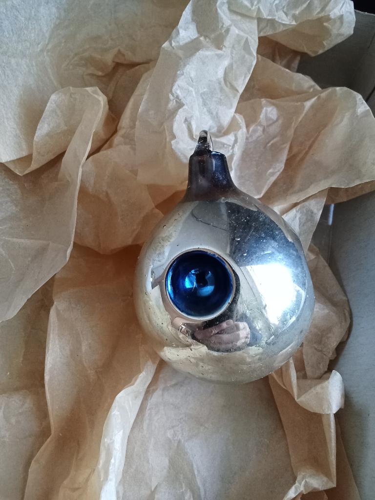 mooie gave ajeco kerstbal met glazen oogje en blauwe putjes, Ophalen of Verzenden, Gebruikt