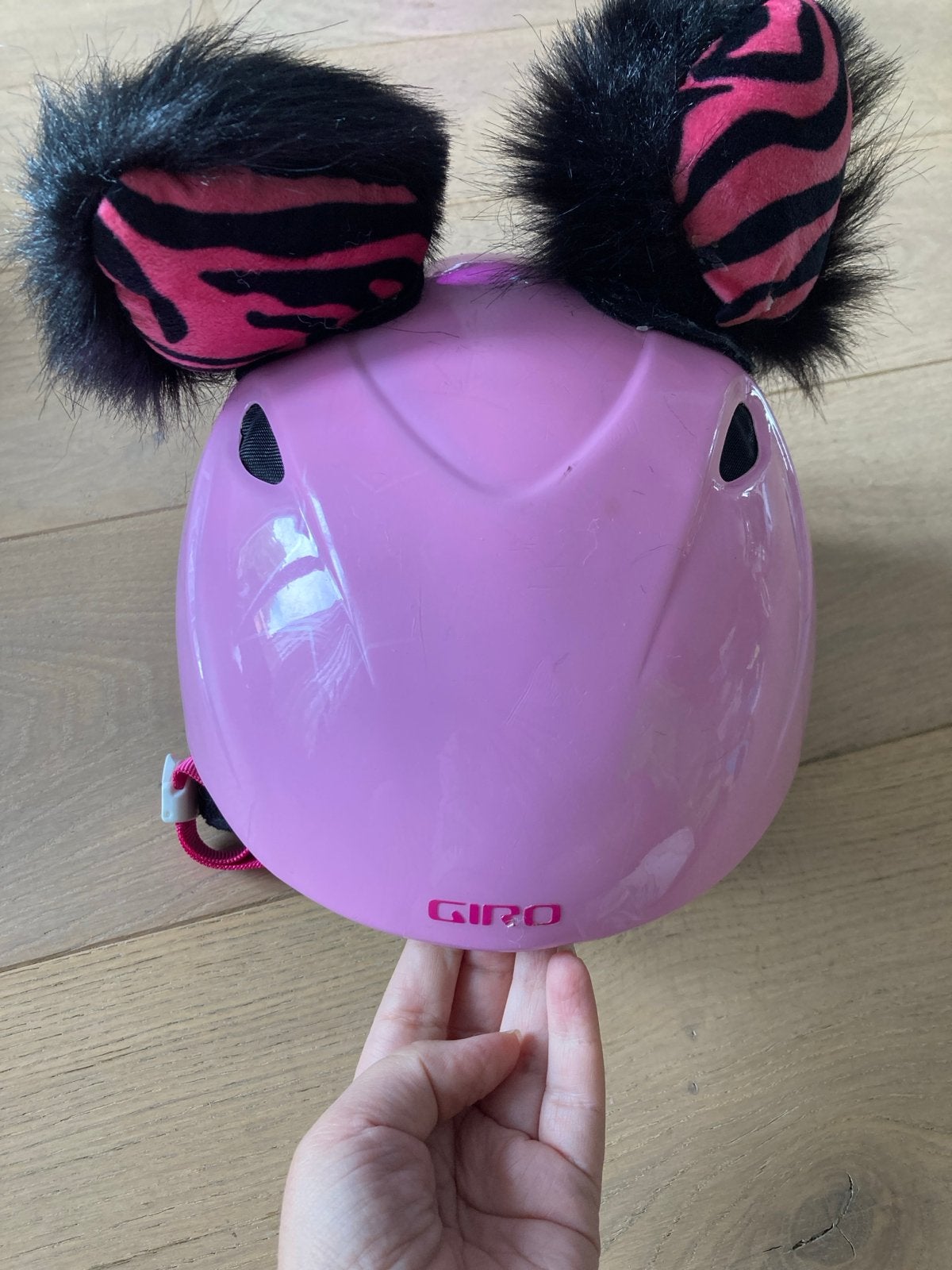 Roze Giro skihelm met oortjes, Sport en Fitness, Overige merken, Gebruikt, Overige typen, Ophalen of Verzenden