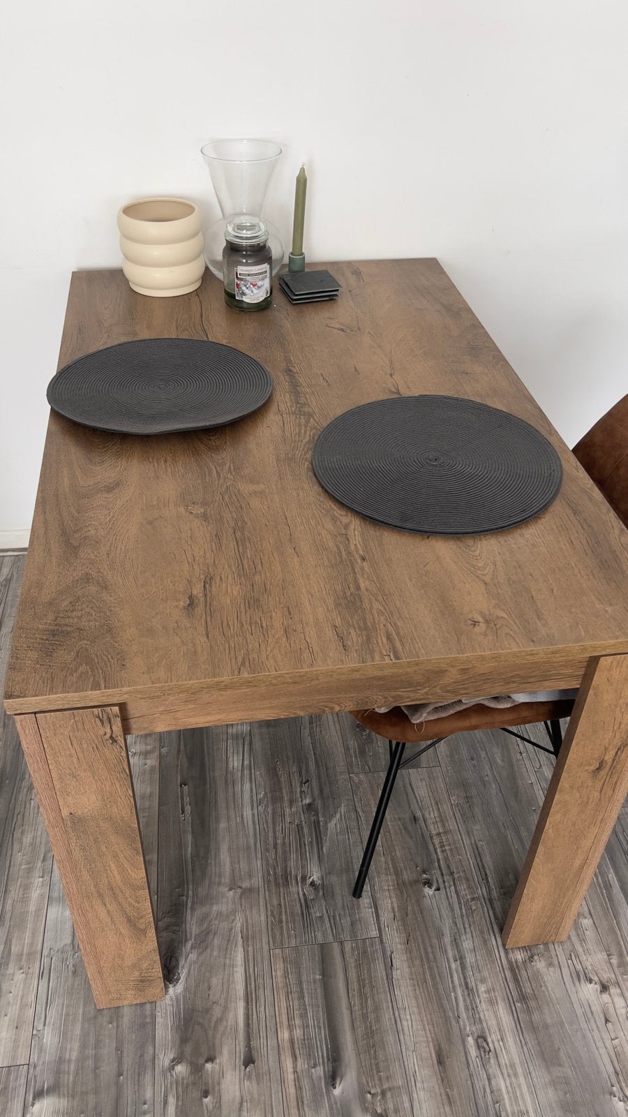 Eettafel VEDDE 90x160 wild donker eiken kleur, Eikenhout, Zo goed als nieuw, 150 tot 200 cm, Vier personen