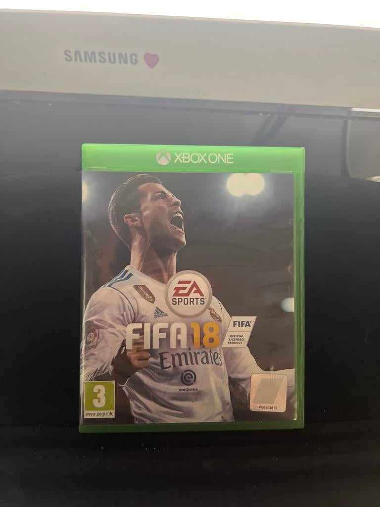 FIFA 18 voor Xbox One - Voetbalgame met Ronaldo, Spelcomputers en Games, Games | Xbox One, Verzenden, Eén computer, Zo goed als nieuw