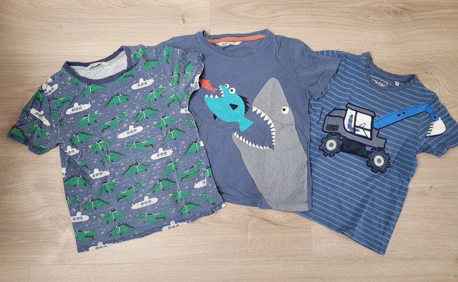 Setje van 3 shirts - 122 / 128, Gebruikt, H&M, Ophalen of Verzenden, Shirt of Longsleeve