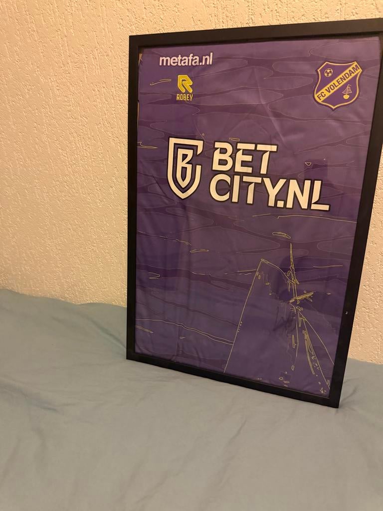 Gesigneerd FC Volendam shirt in lijst, Alle leeftijden, Ophalen of Verzenden, Zo goed als nieuw, Stand-up of Theatershow