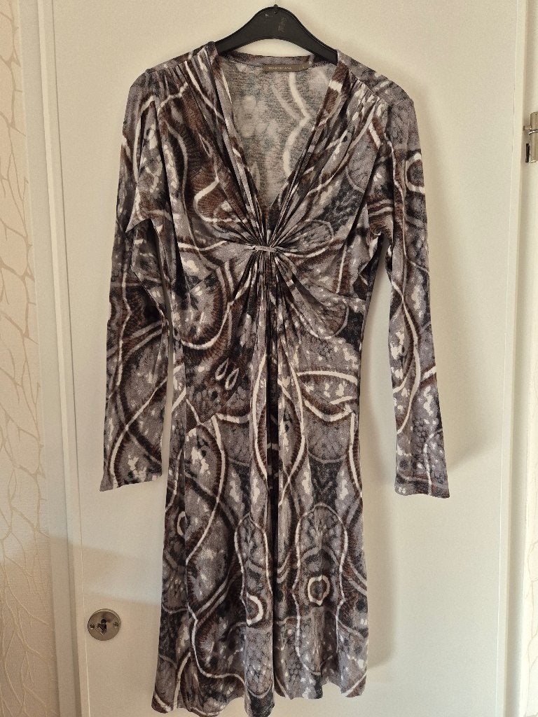 Tramontana elegante jurk maat M / L, Kleding | Dames, Jurken, Meerkleurig, Tramontana, Maat 42/44 (L), Ophalen of Verzenden